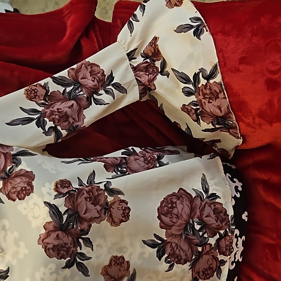 Live 4 Truth Flare Bell Sleeve Top - Picture 4 of 12